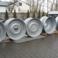 Producteur d'accessoires pour tracteurs, roues pour machines agricoles, Pologne